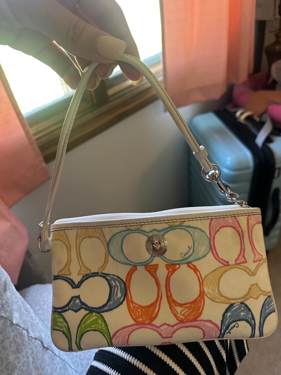 Coach Handbags - Coach Vintage Hampton Signature Wristlet